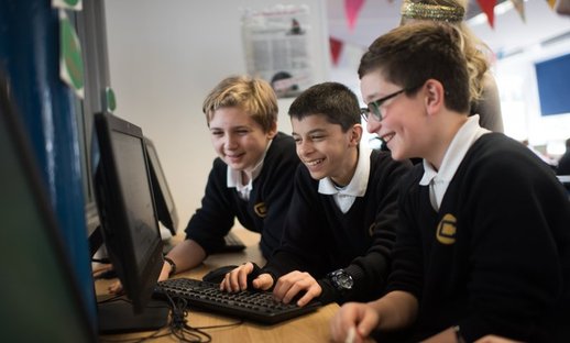 Secondary_boys_computers