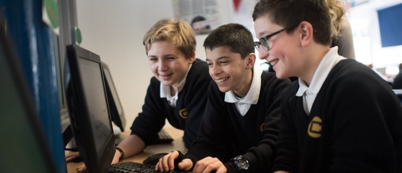 Secondary_boys_computers