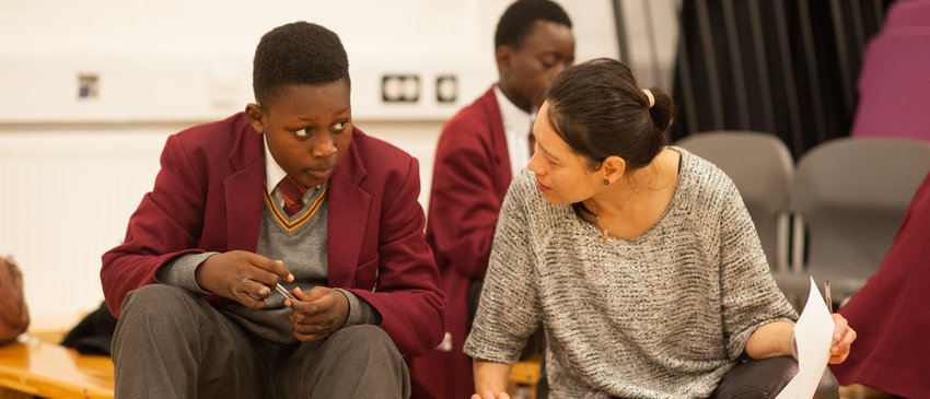 Teacher mentoring student 1 to 1