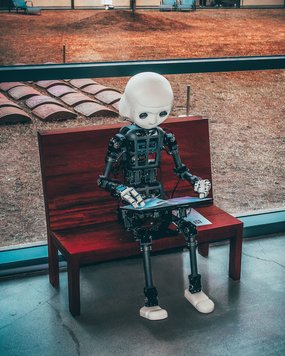 AI_literacy_andrea-de-santis_unsplash